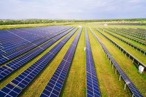 Indias Solar Capacity Surges but Power Output Struggles to Keep Pace